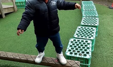 Child balancing on apparatus